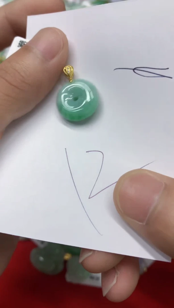 翡翠未镶嵌颈饰翡翠