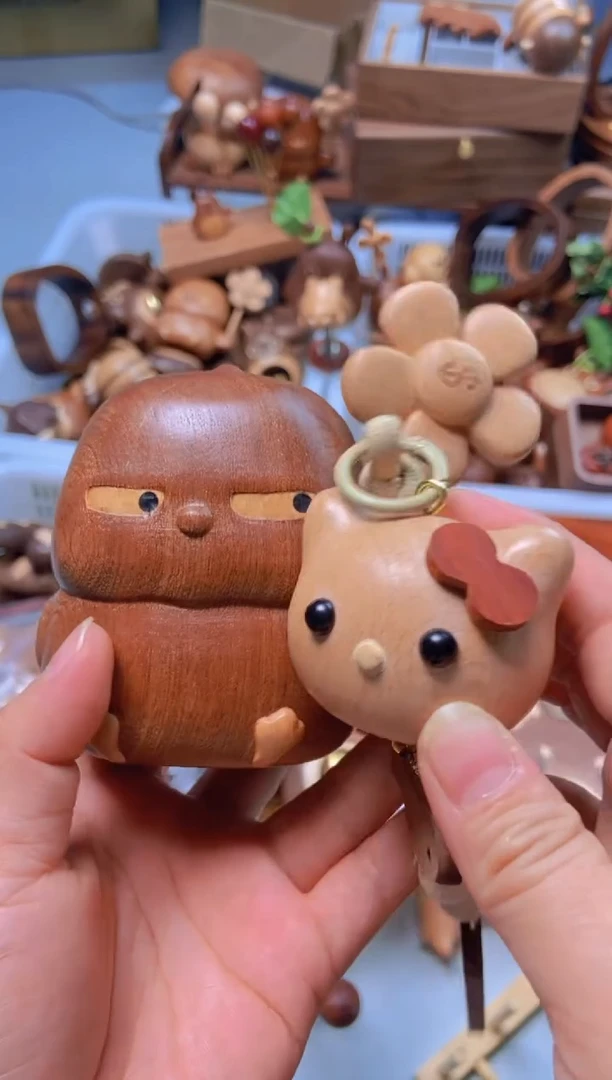 举牌鸡（有钱花）+KT猫挂件（无瑕）