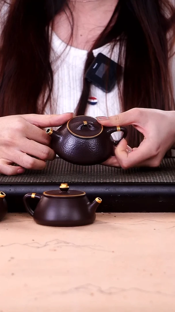 茶壶紫砂四号井茄皮紫泥描金锤纹石瓢140cc