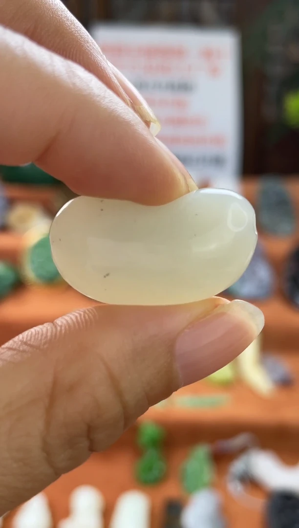 颈饰未镶嵌和田玉和田玉白玉福豆吊坠带证书