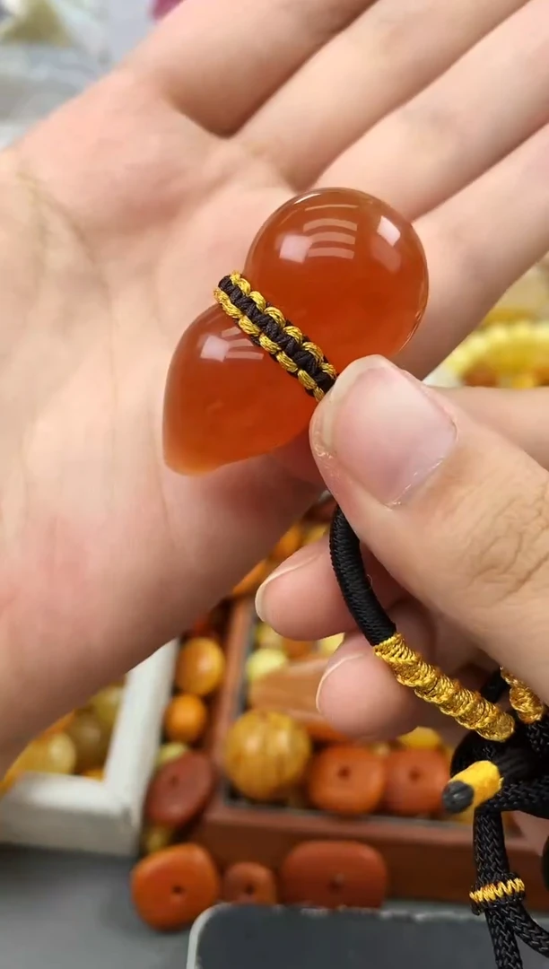 未镶嵌琥珀珠宝奇石187