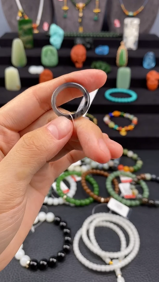 手串未镶嵌和田玉?****1戒圈