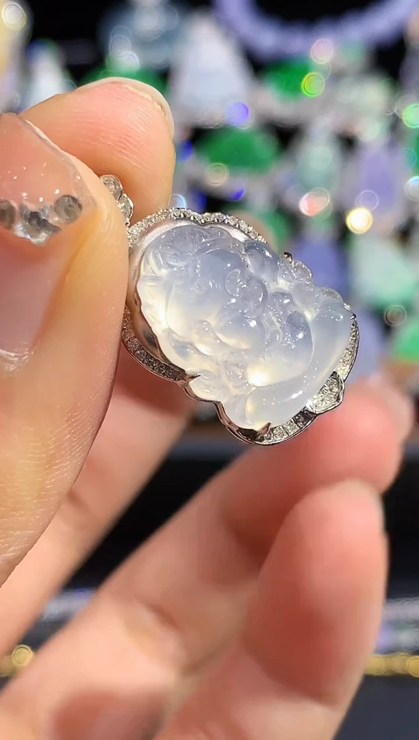 吊坠(不含链)18K金镶嵌翡翠多样性发其一