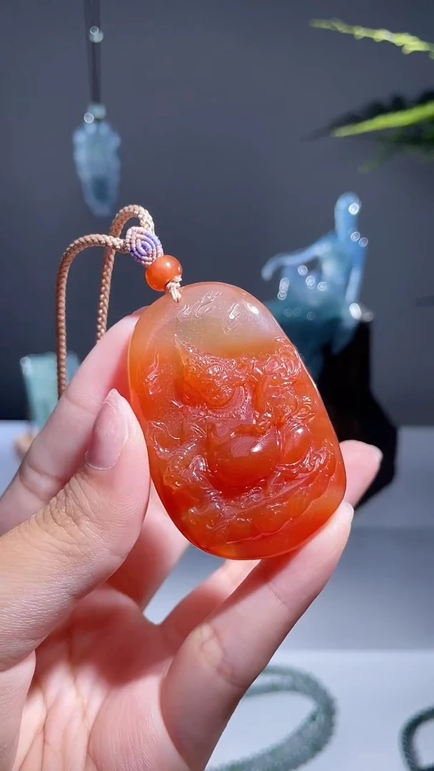 未镶嵌颈饰玛瑙/玉髓黄财神