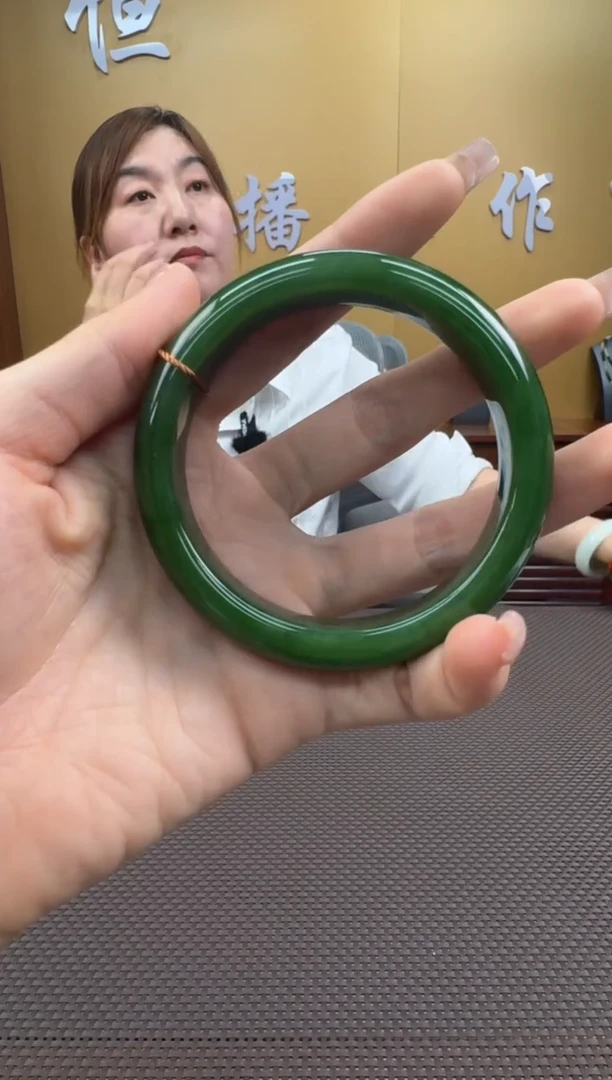 【闪购商品】和田玉手镯未镶嵌60