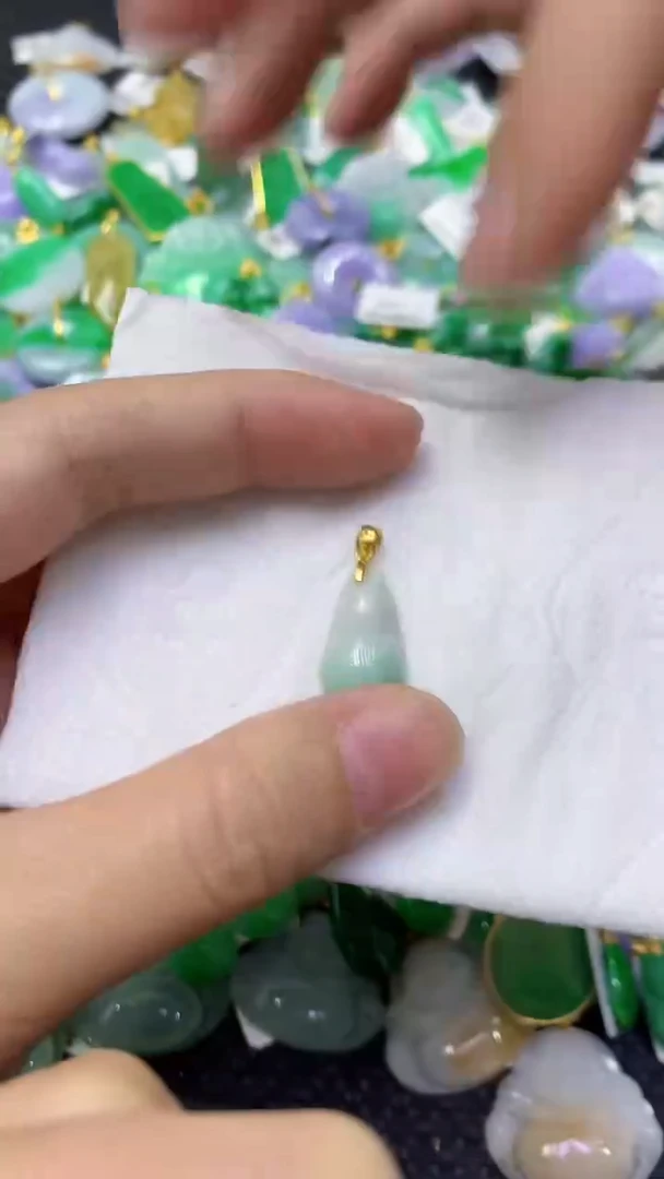 颈饰未镶嵌翡翠天然缅甸翡翠A货