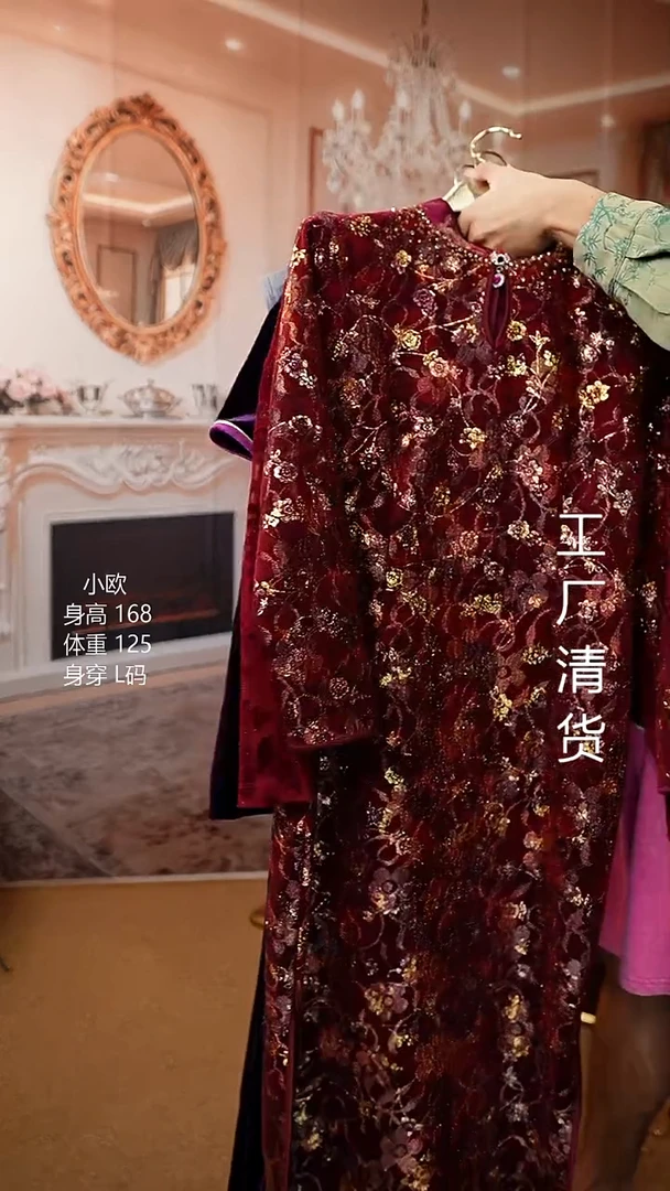 套头款红色连衣裙