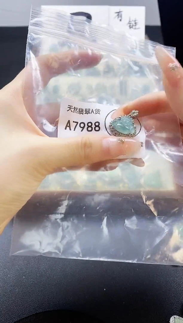 翡翠未镶嵌吊坠(赠链)天然翡翠A货
