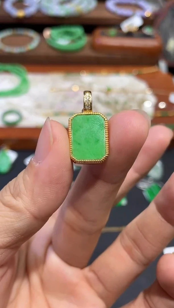 颈饰未镶嵌翡翠无事牌