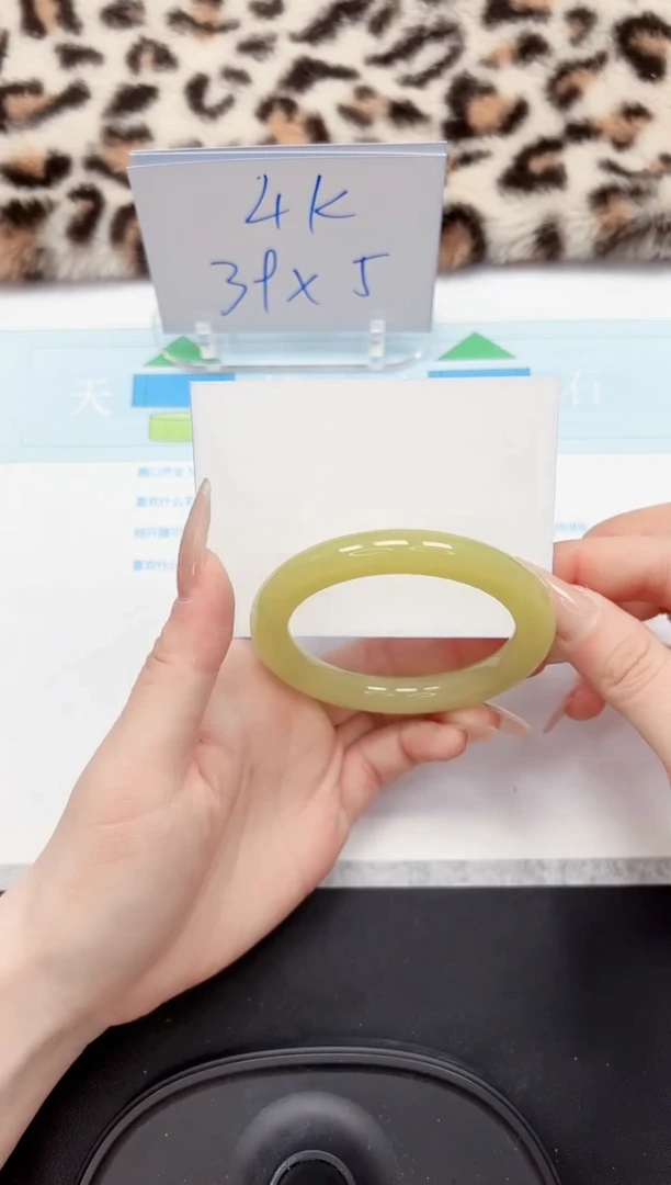 【闪购商品】石英质玉手镯未镶嵌39-55.4