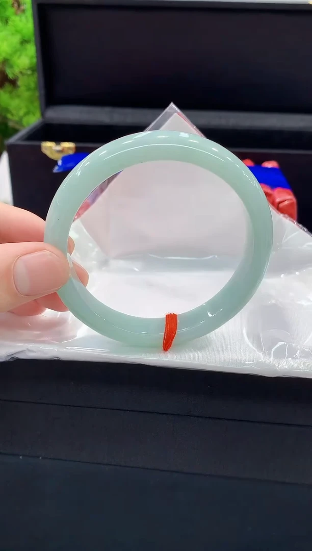 翡翠手镯未镶嵌手镯