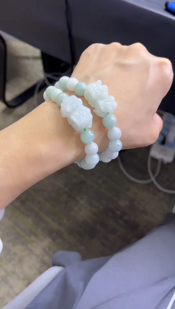 翡翠未镶嵌挂件K87多样性发一件