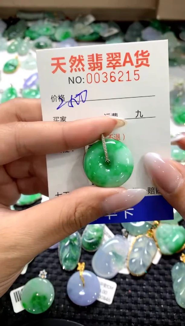 颈饰18K金镶嵌翡翠1111111111111111