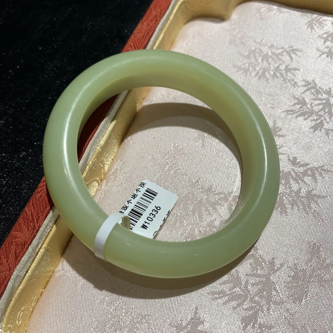 和田玉手镯W10336