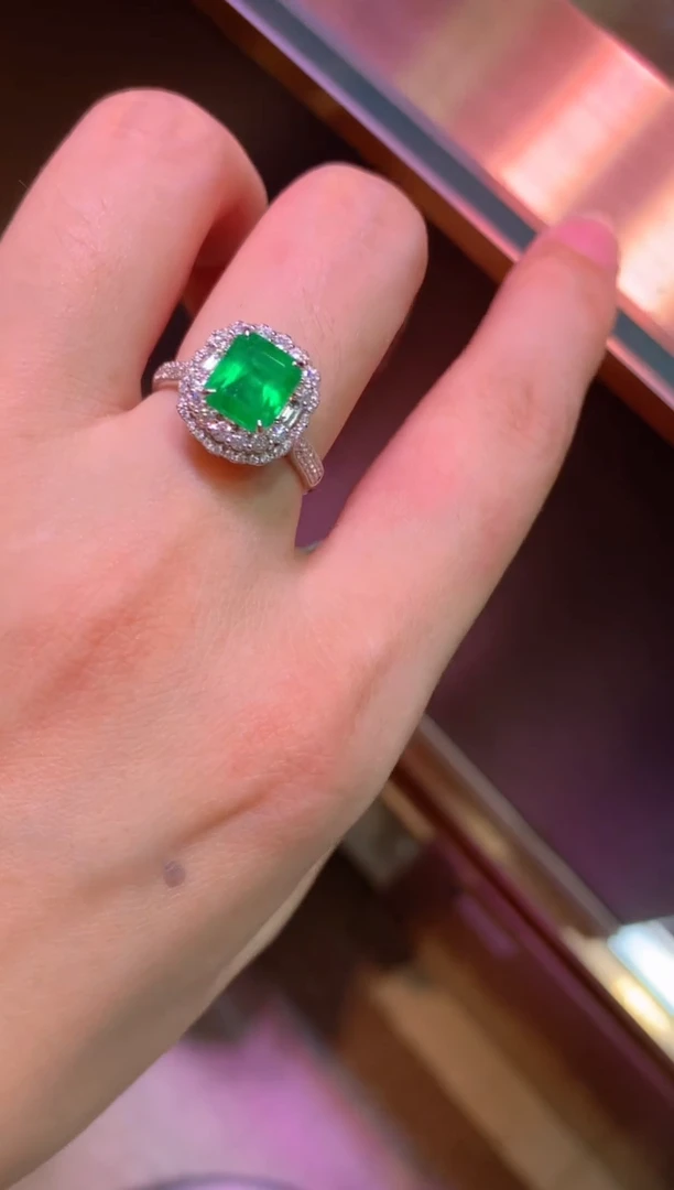 祖母绿戒指18K金镶嵌1.83CT