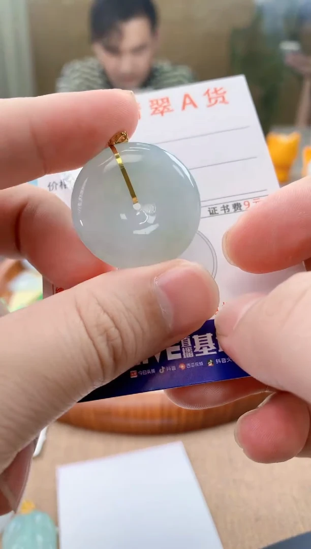颈饰18K金镶嵌翡翠 天然A货翡翠挂件