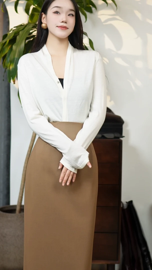 羊毛V领开衫毛衣，米白色，M码（90-125斤）