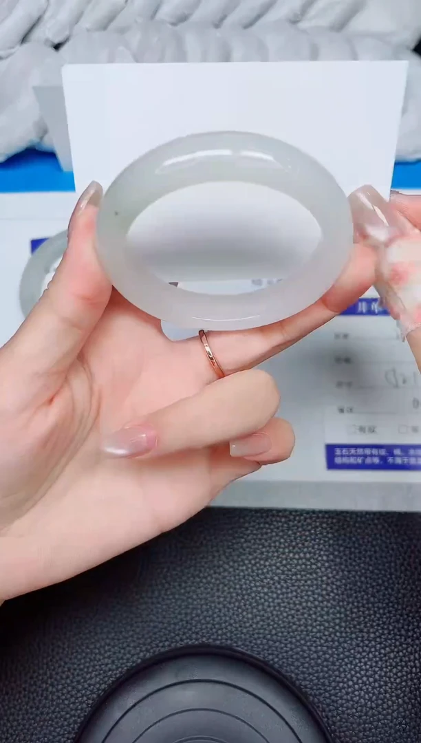 石英质玉手镯未镶嵌76-52.1