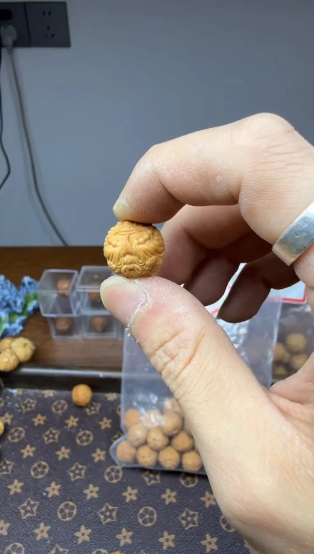 【闪购商品】猴头核桃吊坠打坐金蟾 素