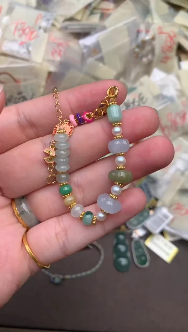翡翠挂件未镶嵌  —