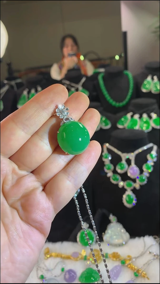 吊坠(不含链)18K金镶嵌翡翠吊坠