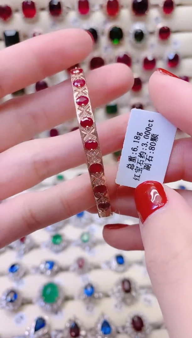 18K金镶嵌手镯红宝石1