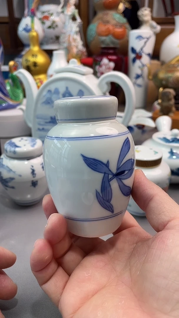 瓷片青花茶叶罐一一
