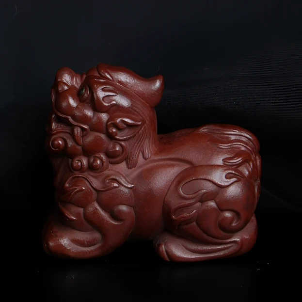 宜兴紫砂    红 仰天貔貅摆件