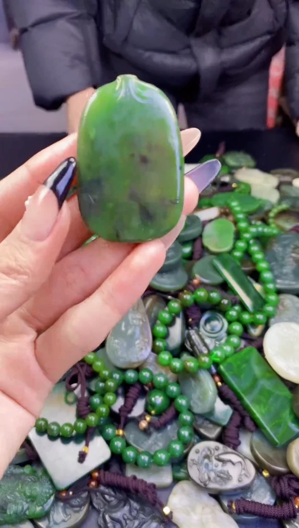 颈饰未镶嵌和田玉1