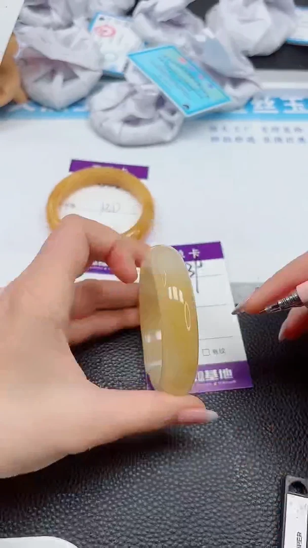 【闪购商品】石英质玉手镯未镶嵌639