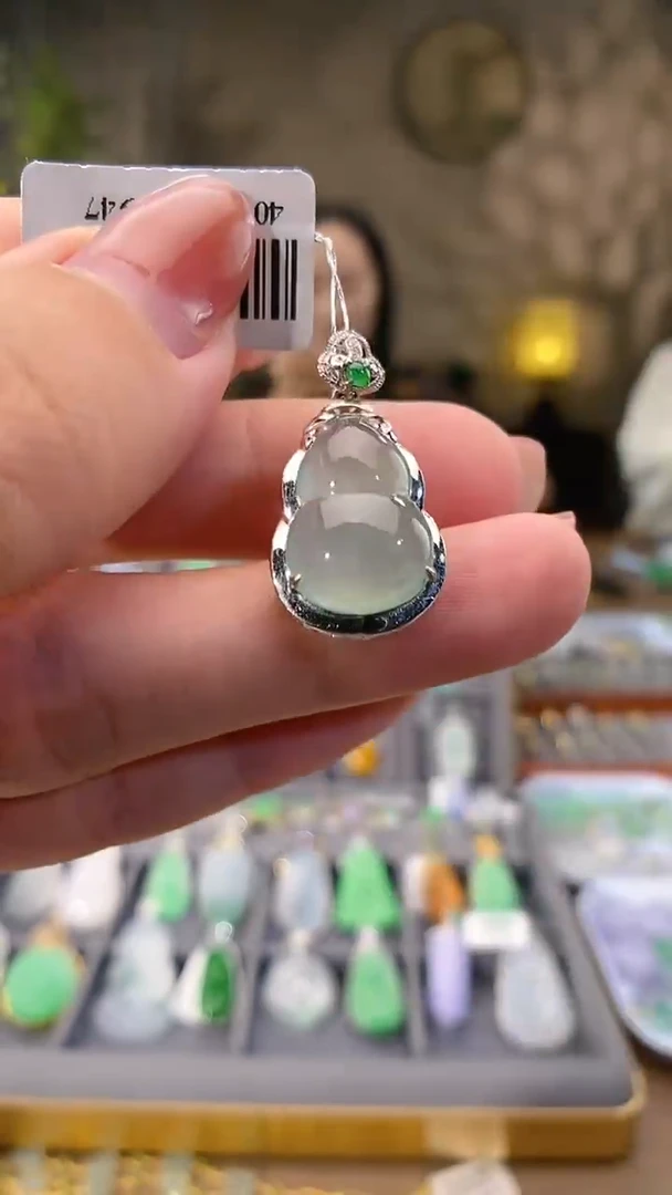 吊坠(不含链)18K金镶嵌翡翠葫芦