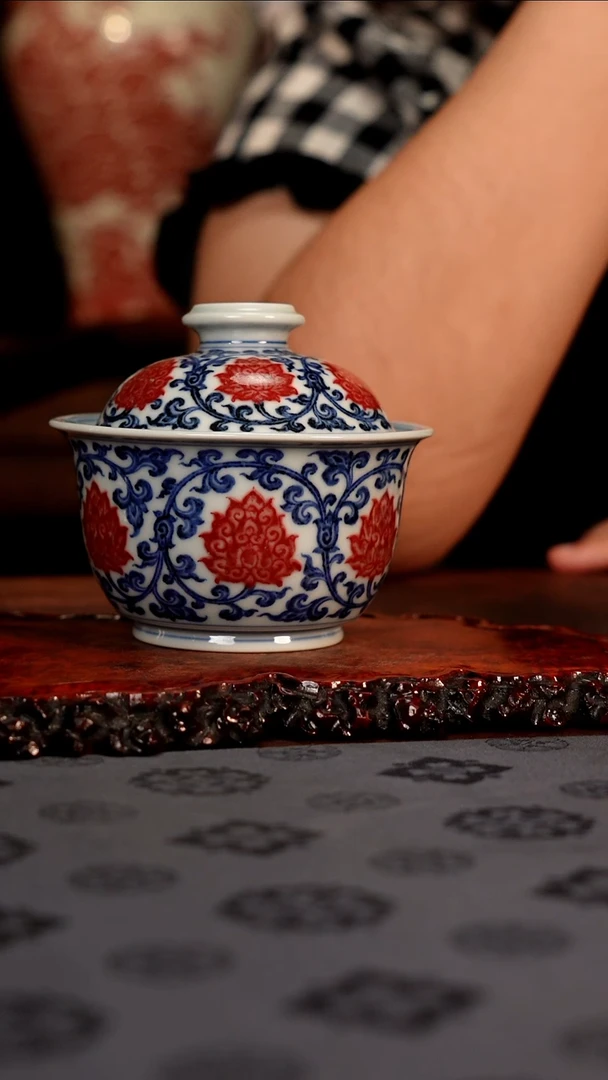 云林匠造 釉里红炸料青花缠枝莲内外盖碗