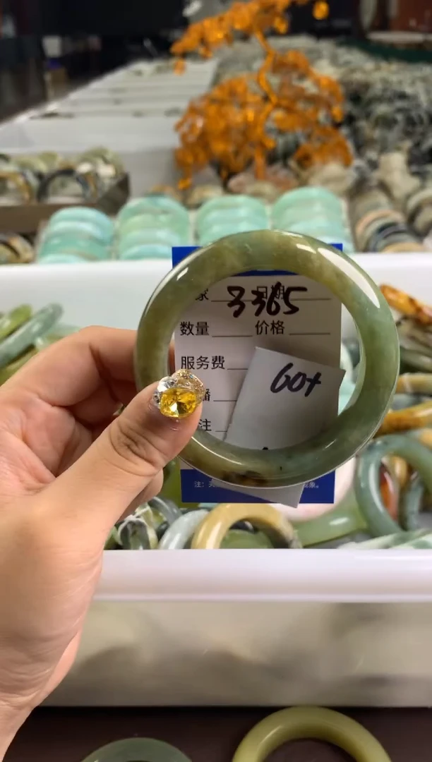 【闪购商品】蛇纹石玉手镯未镶嵌3365