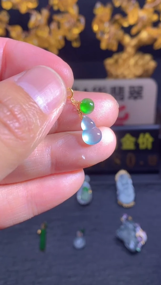 翡翠18K金镶嵌颈饰