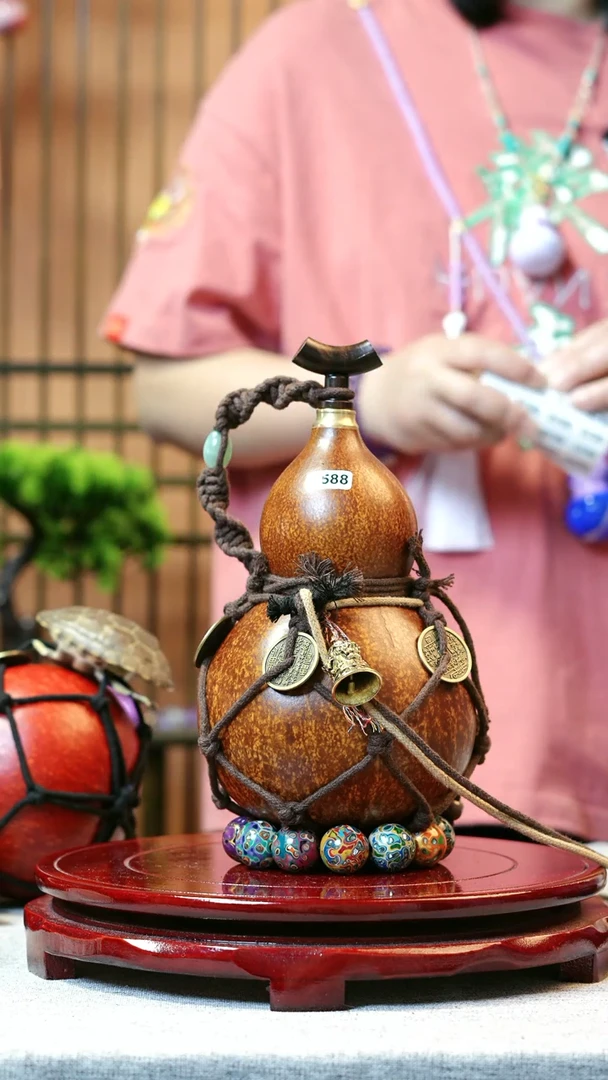 大漆酒葫芦，一物一拍送底座漏斗588