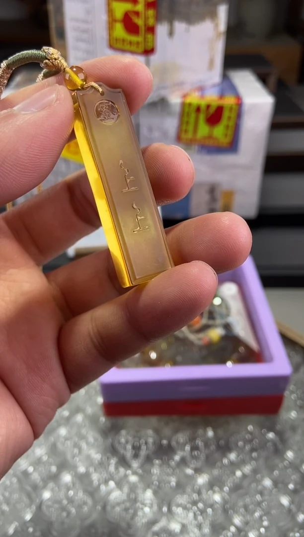 琥珀颈饰未镶嵌金蓝上上签