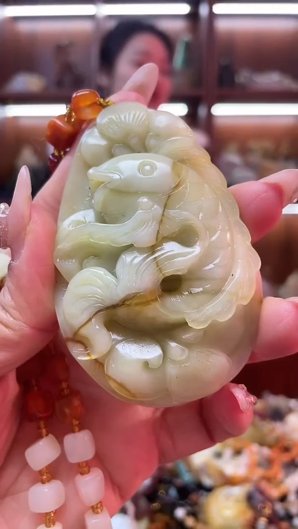 未镶嵌蛇纹石玉吊坠