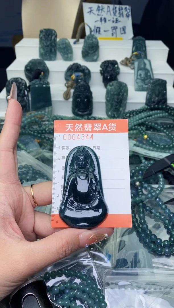 翡翠未镶嵌颈饰