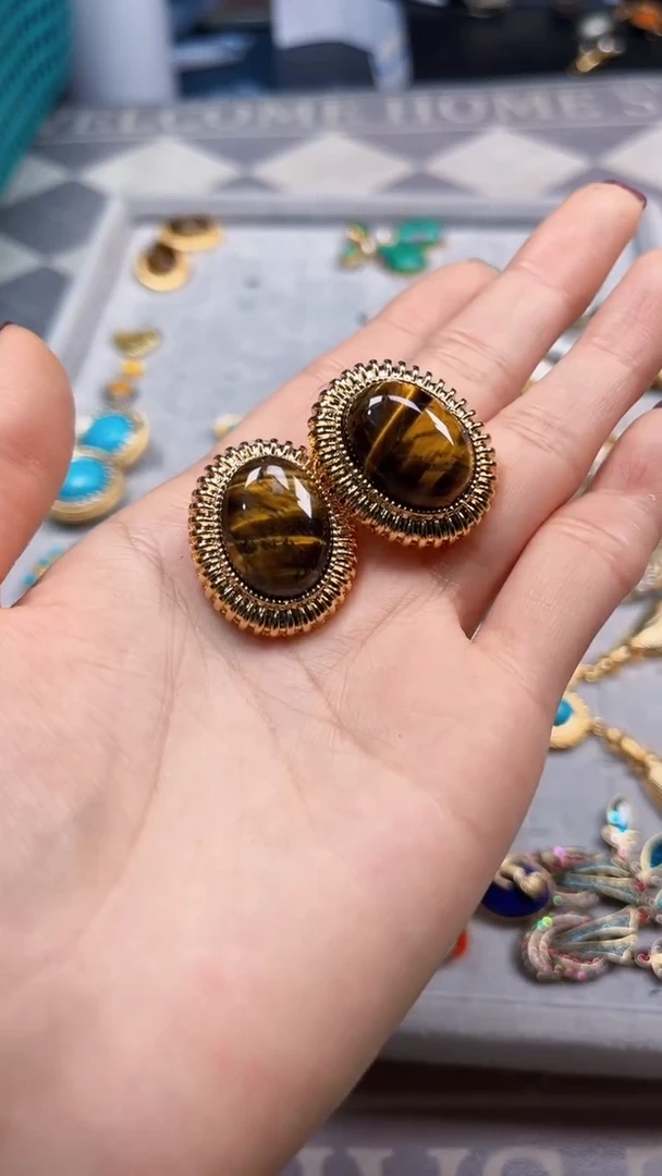 非金属无蝴*如图所示时尚饰品