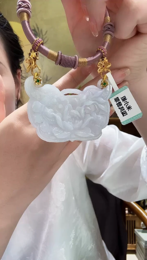 颈饰未镶嵌翡翠吊坠