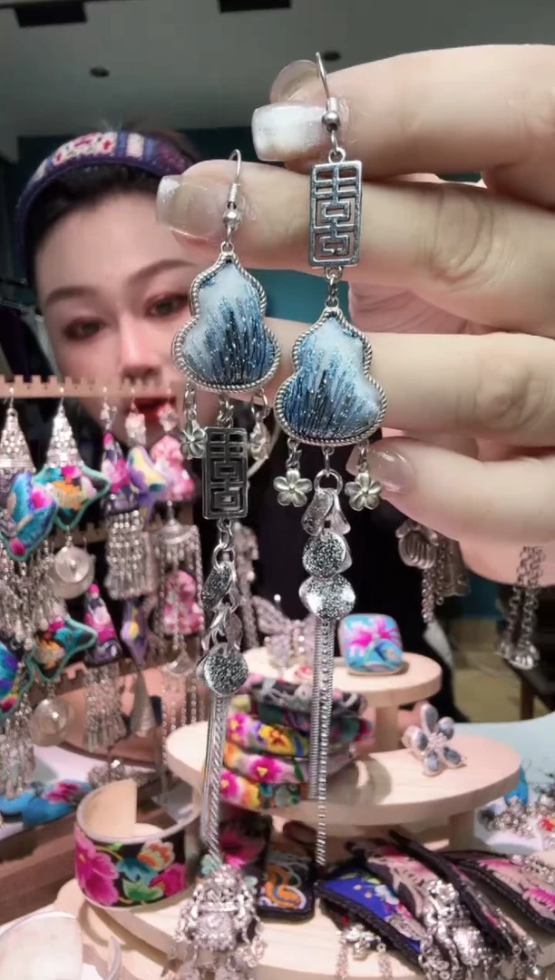 刺绣纯手工苗绣非遗耳环