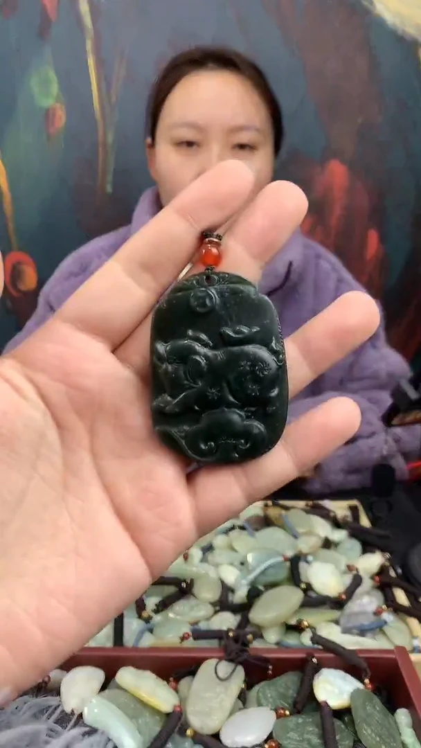 颈饰未镶嵌和田玉（多样性发一件）没有证书有瑕