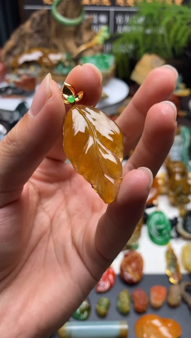 颈饰未镶嵌翡翠黄翡金镶叶子