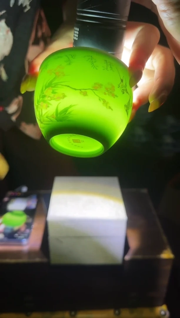 碗瓷绿稀土杏林春燕缸杯