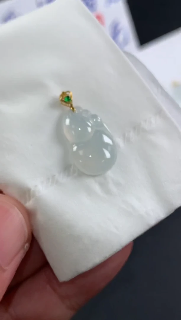 颈饰18K金镶嵌翡翠小**藏翡翠