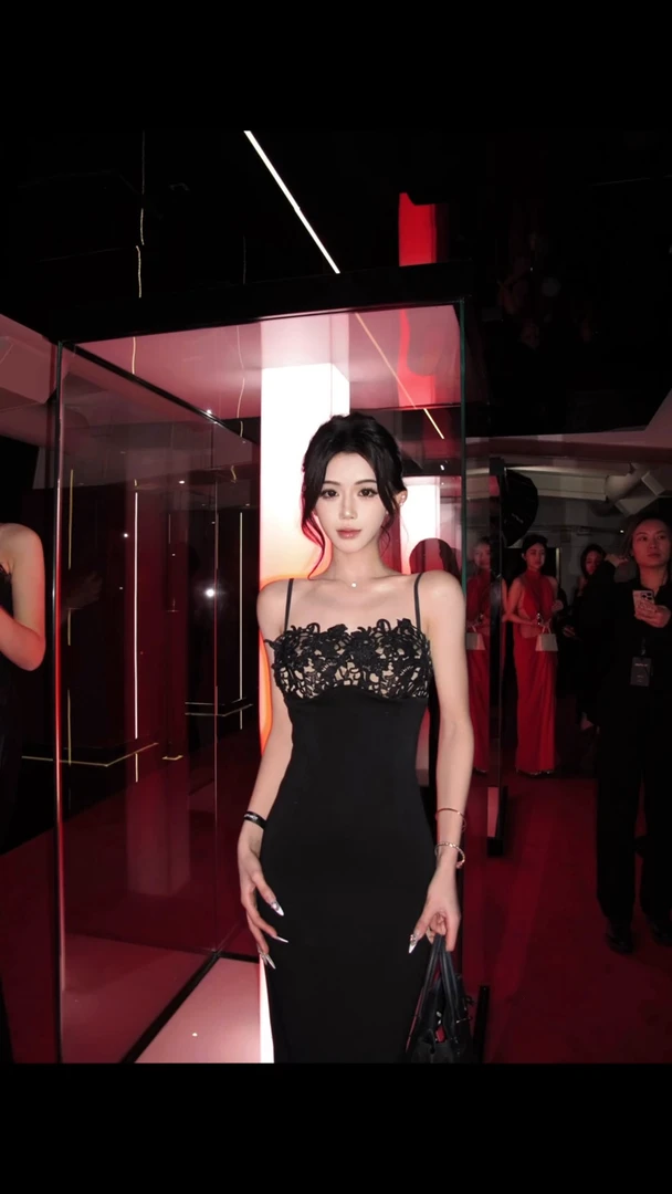 法式性感蕾丝拼接连衣裙女2026春季新款气质纯欲御姐包臀长裙女