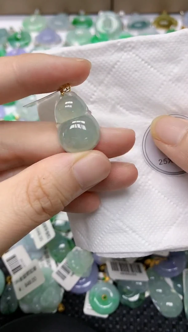 翡翠18K金镶嵌颈饰1111111111