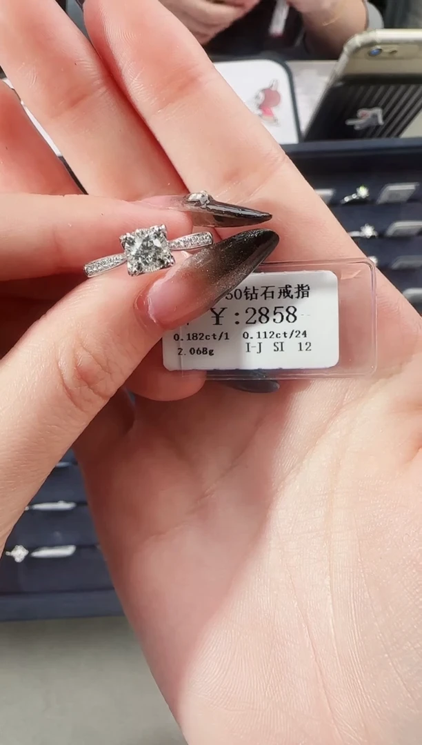 【闪购商品】钻石戒指/指环18K金镶嵌2588