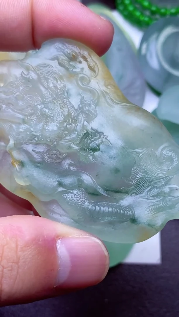 未镶嵌定制翡翠风**衣 风是外衣