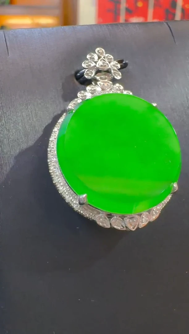 吊坠(赠链)18K金镶嵌翡翠天然A货翡翠